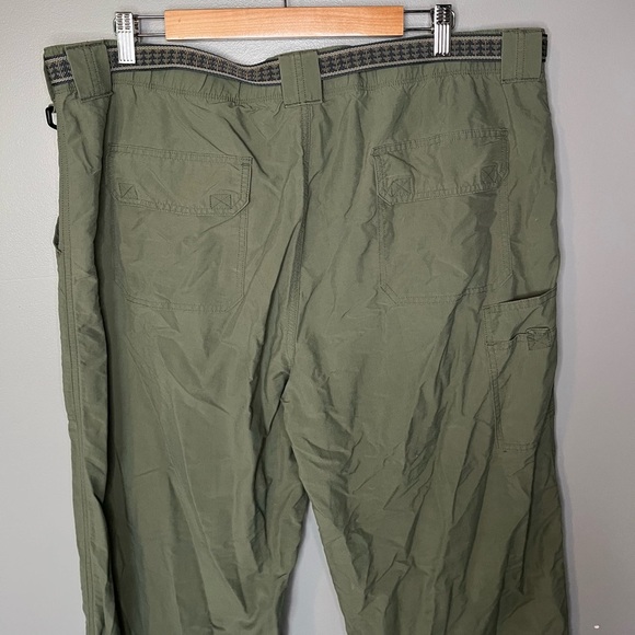 L.L. Bean Olive Belted Men’s Cargo Hiking Pants - Picture 7 of 9
